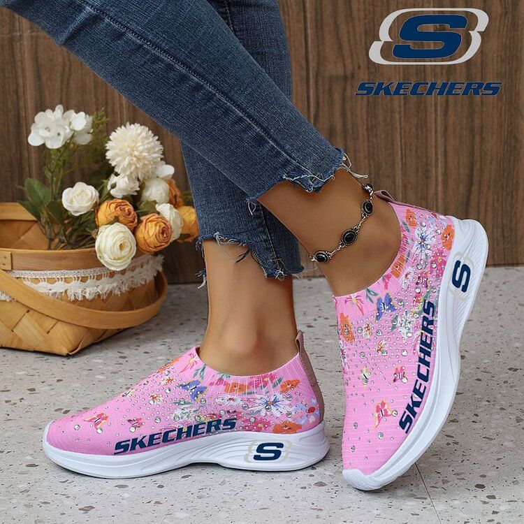 ODDYCHAJĄCE I WYGODNE DAMSKIE BUTY NA KOTURNIE SKECHERS® Z MIĘKKĄ PODESZWĄ