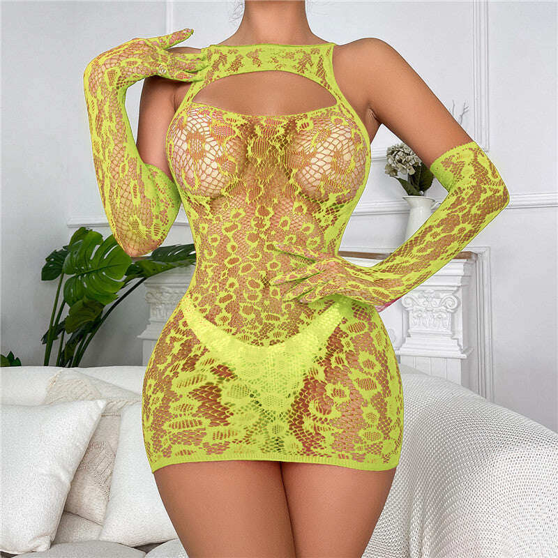 Комплект издълбани ръкавици с плетена пола