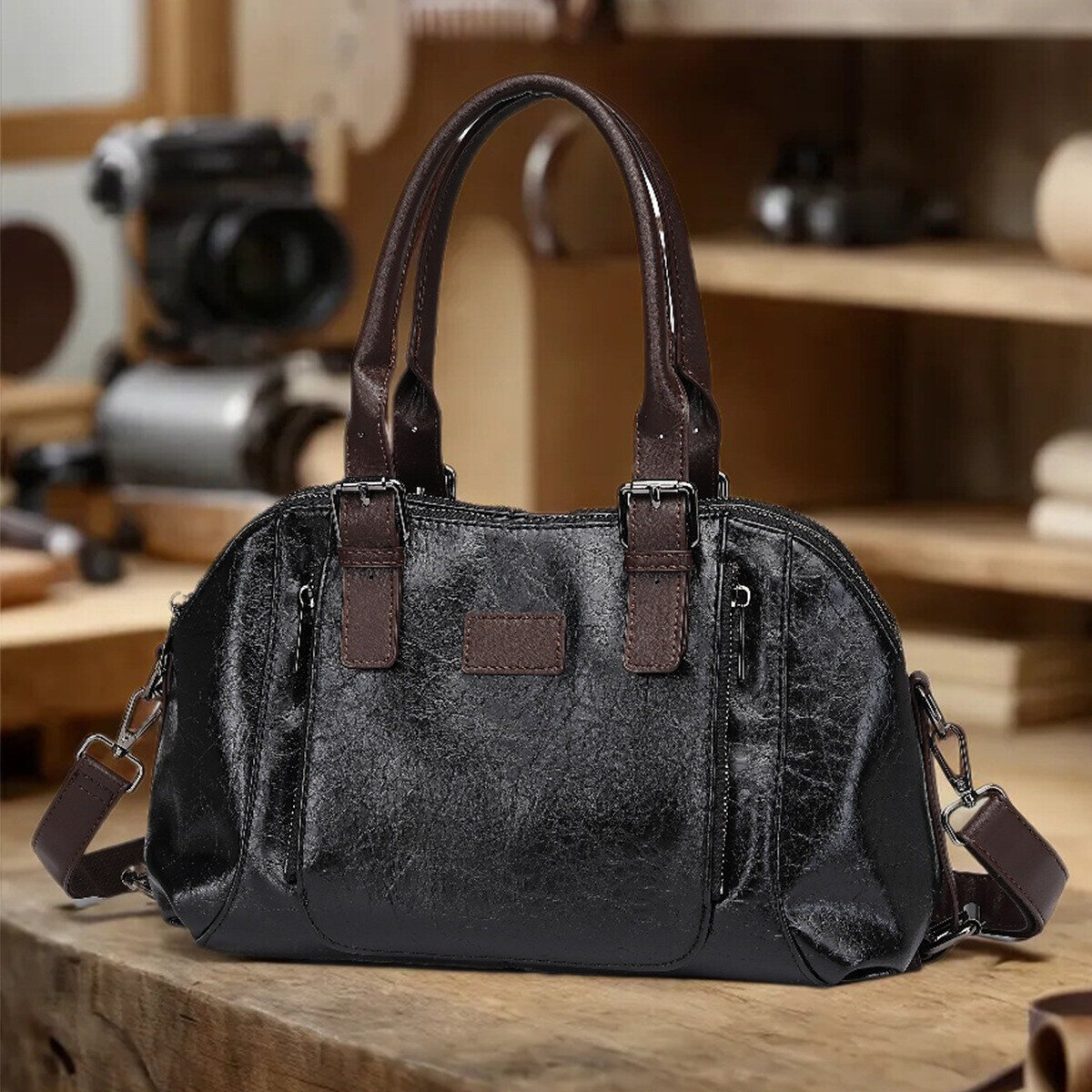 Vintage style handbag: large capacity, natural leather