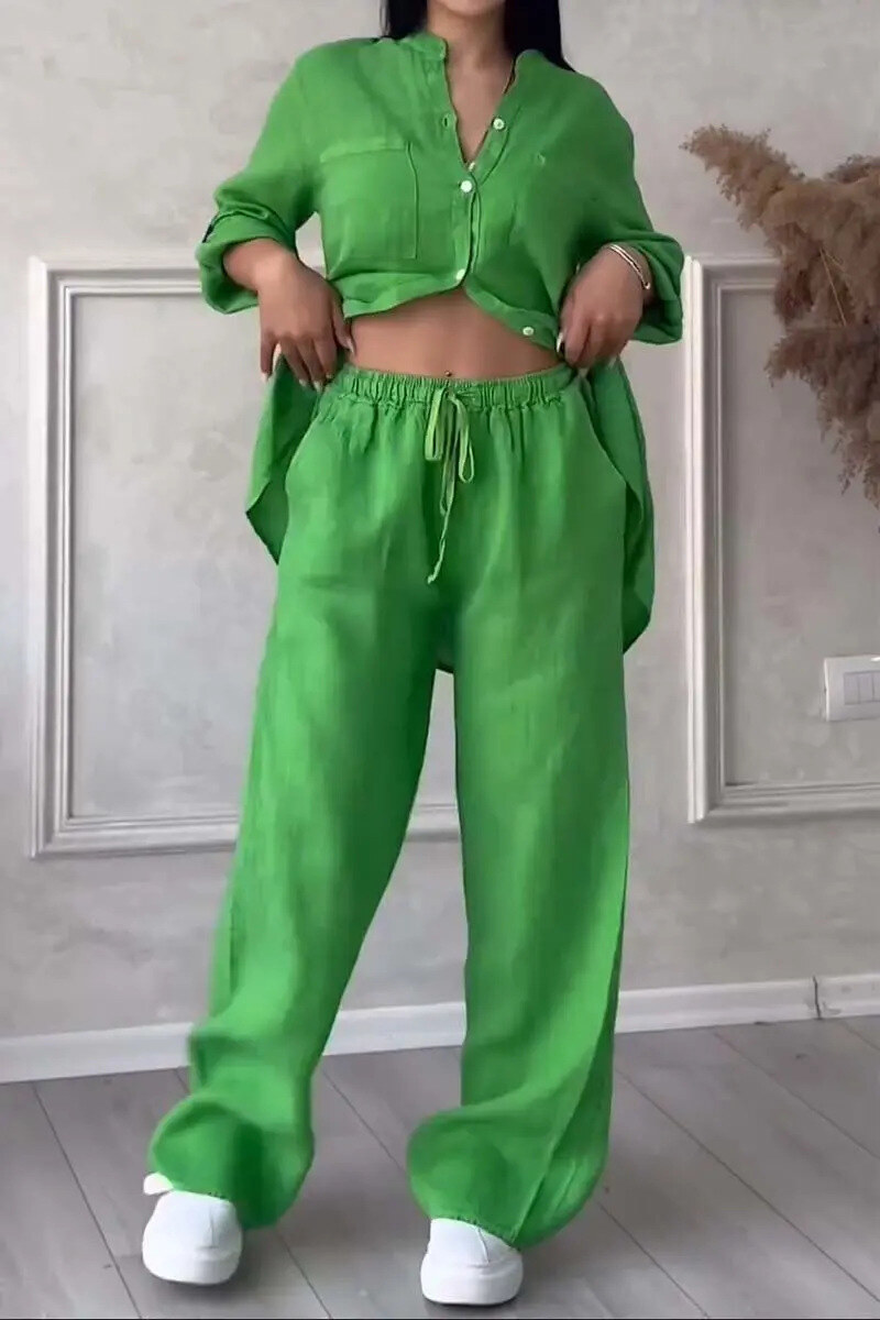 🌸Terno feminino de duas peças feito de algodão e linho. Camisa e calças fechadas com botões.