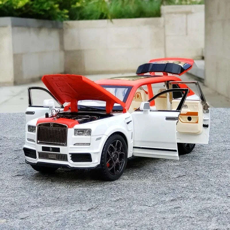 1:24 модел на Rolls-Royce Cullinan.