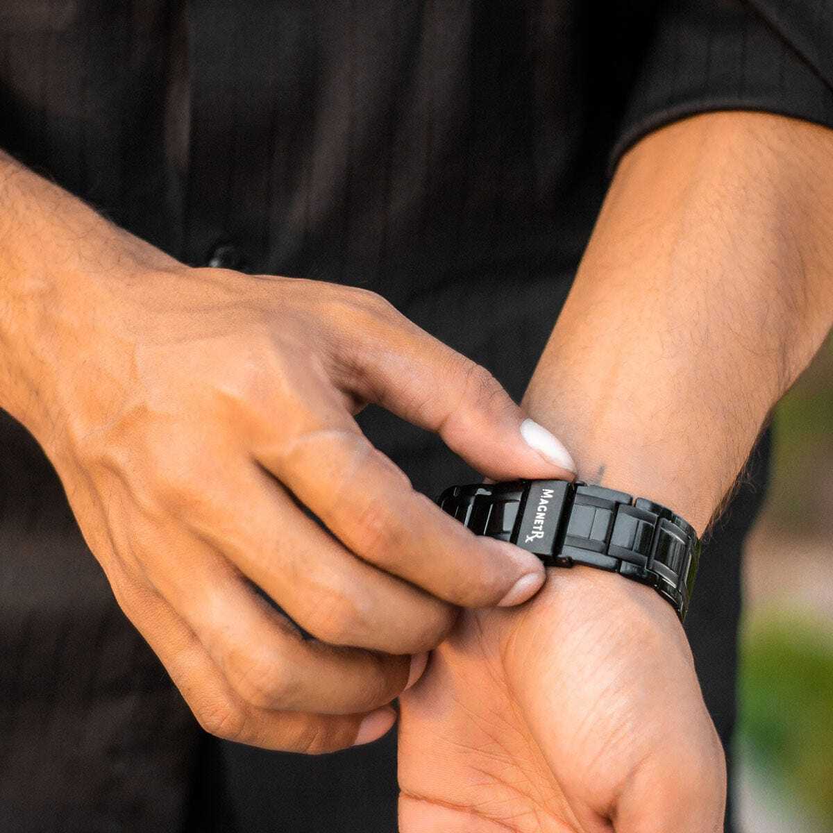 Pulseira magnética de titânio 3x Strength para homens (preto)