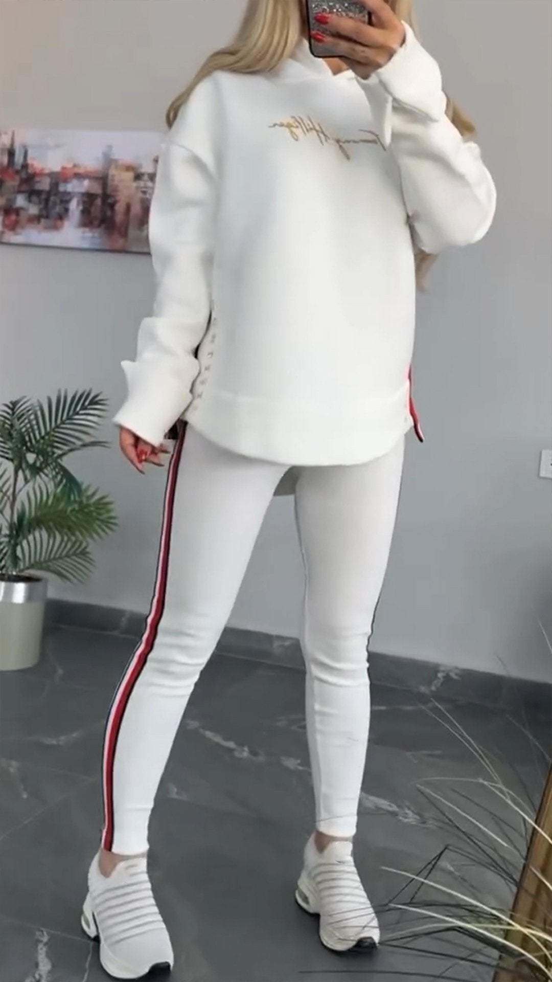 Fato casual listrado para mulher com mangas compridas e capuz